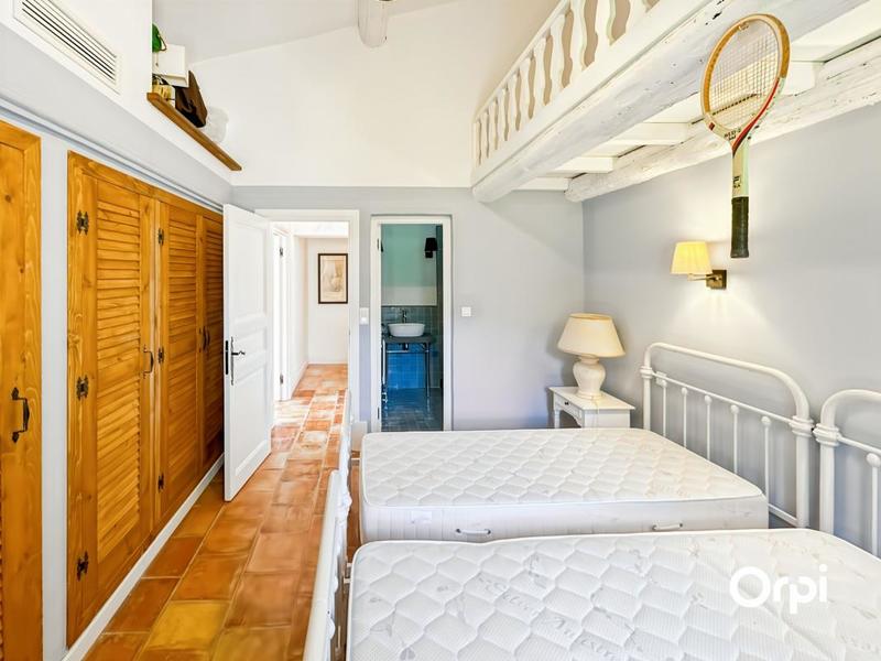 Mas - 261 m² - 6 pièces