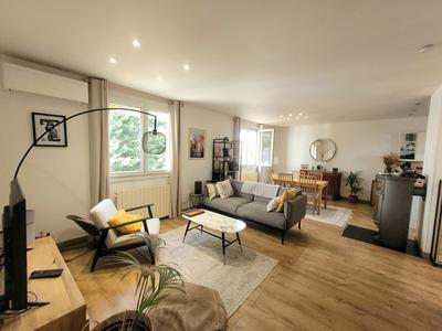 Maison - 122 m² - 8 pièces