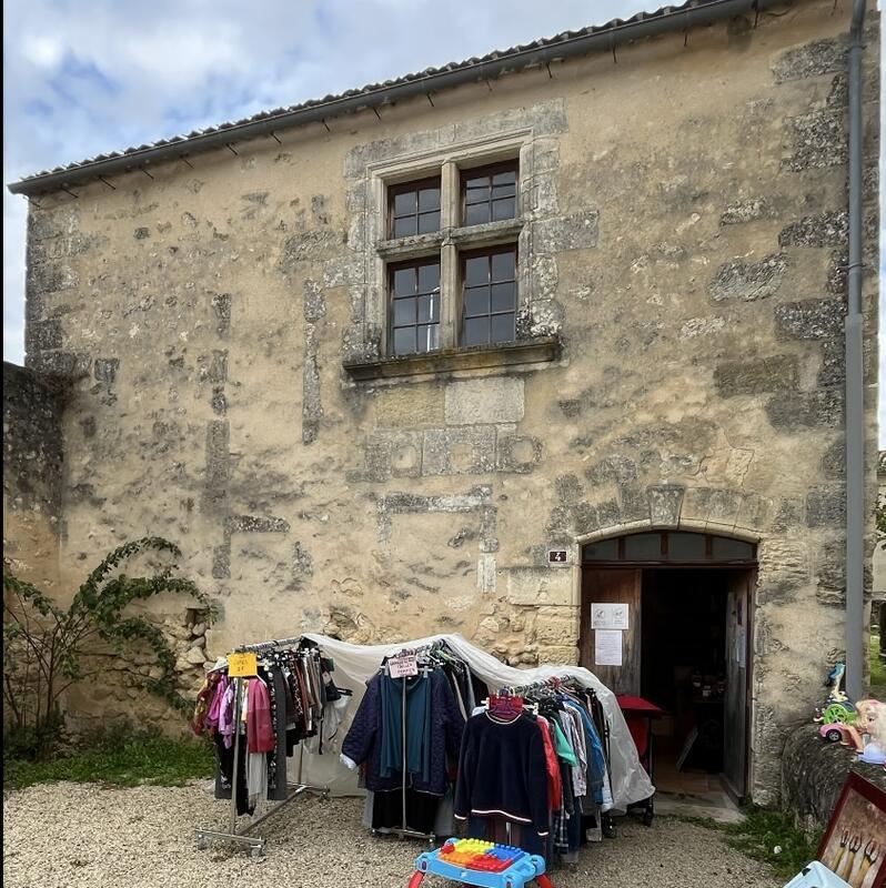 Braderie solidaire du secours populaire