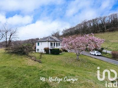 Maison - 159 m² - 8 pièces