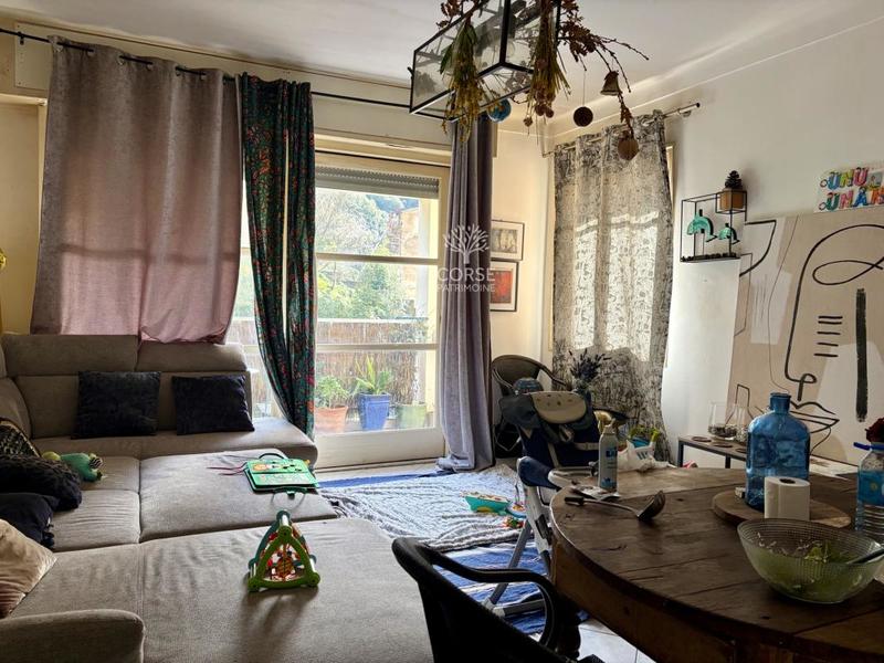 Appartement - 85 m² - 4 pièces