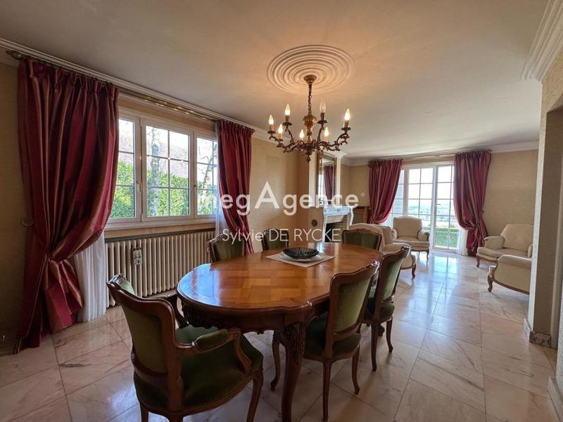 Maison - 190 m² - 11 pièces