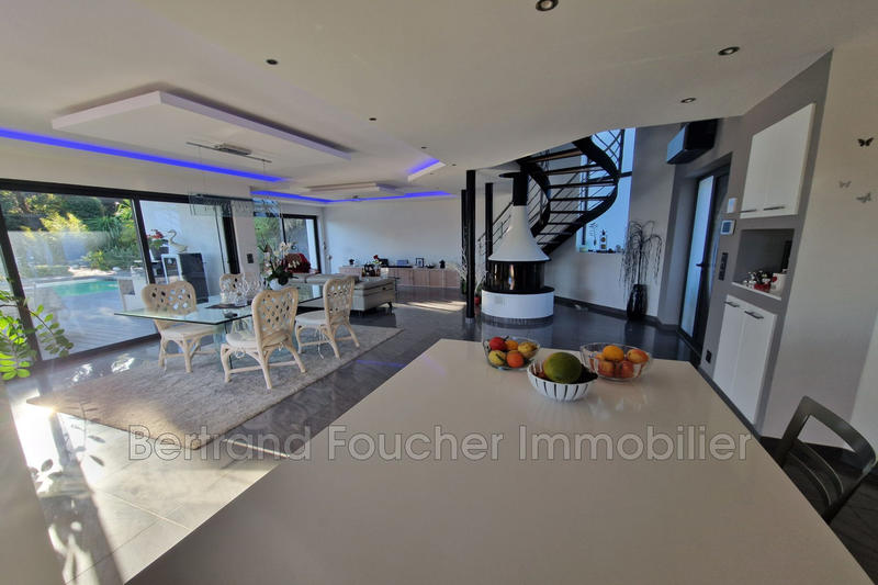 Propriété - 220 m² - 7 pièces