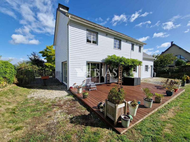 Maison - 218 m² - 8 pièces