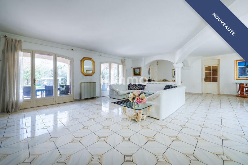 Villa - 270 m² - 6 pièces