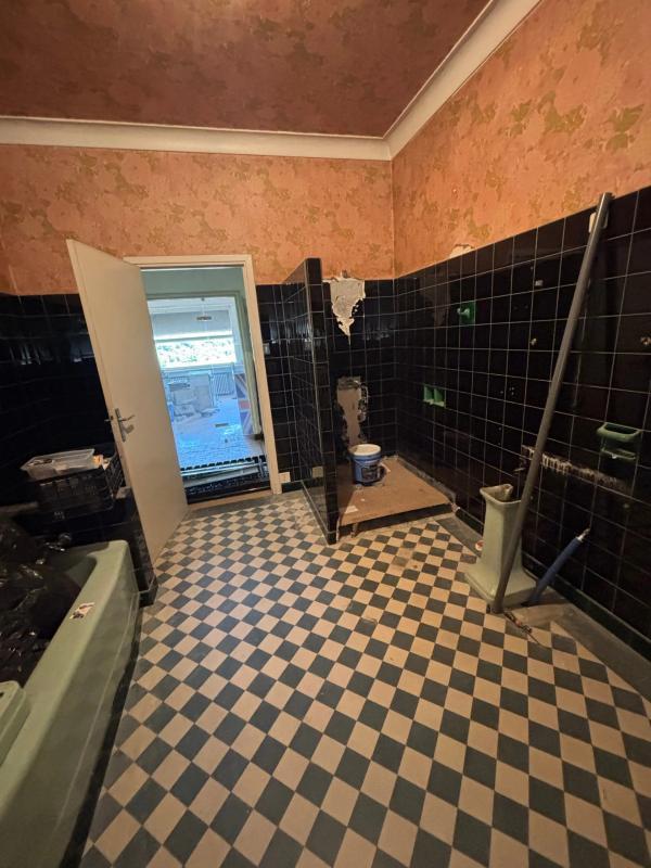 Maison - 402 m² - 16 pièces