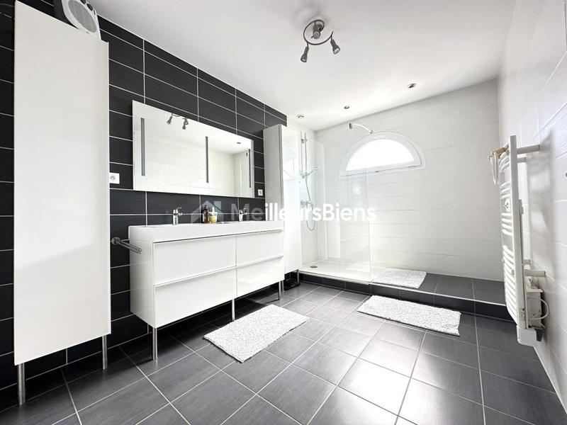 Propriété - 115 m² - 5 pièces