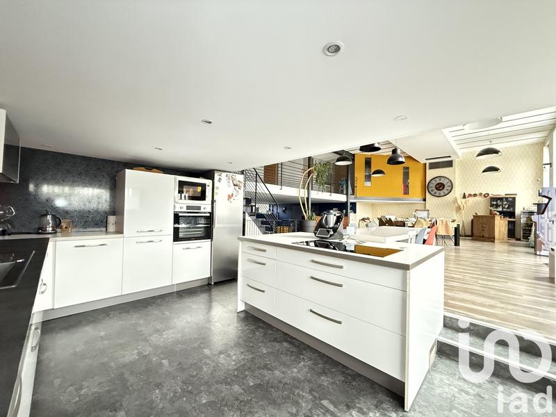 Maison - 300 m² - 8 pièces