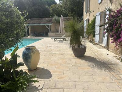 Propriété - 597 m² - 8 pièces