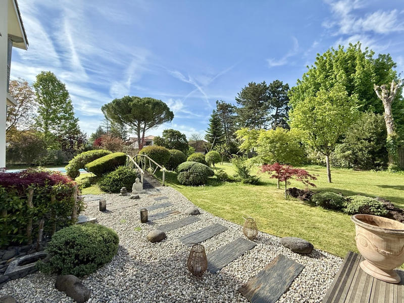 Maison - 274 m² - 10 pièces