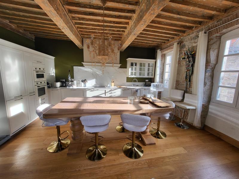 Maison - 220 m² - 6 pièces