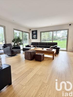 Maison - 210 m² - 7 pièces