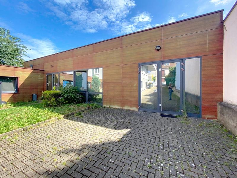 Local d'activités - 65 m² - 6 pièces