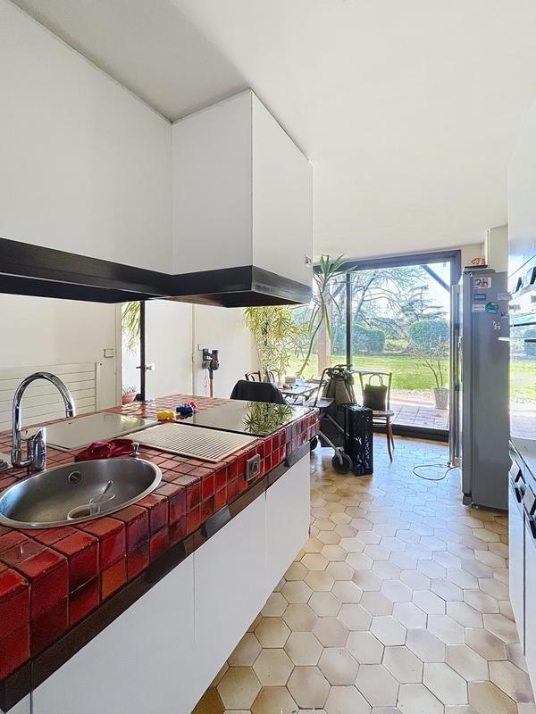 Maison - 320 m² - 12 pièces