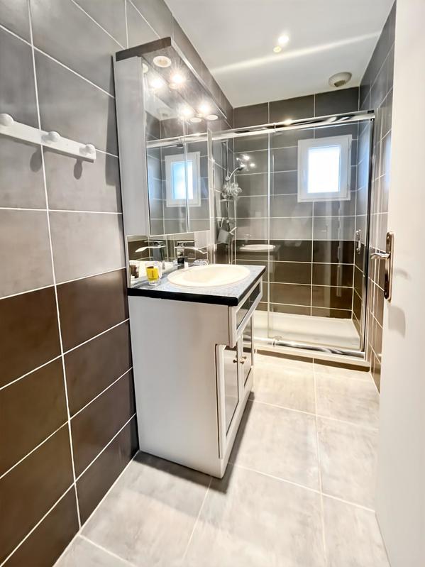 Maison - 214 m² - 7 pièces