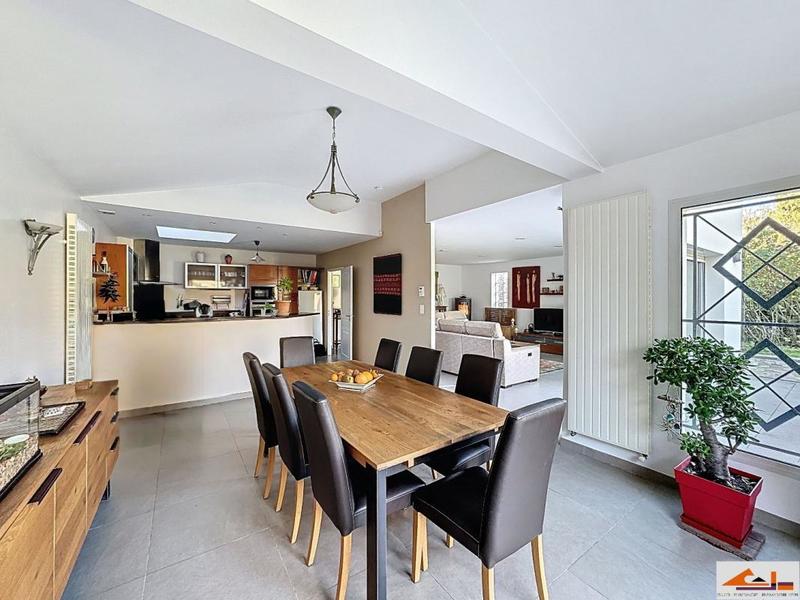 Maison - 180 m² - 7 pièces