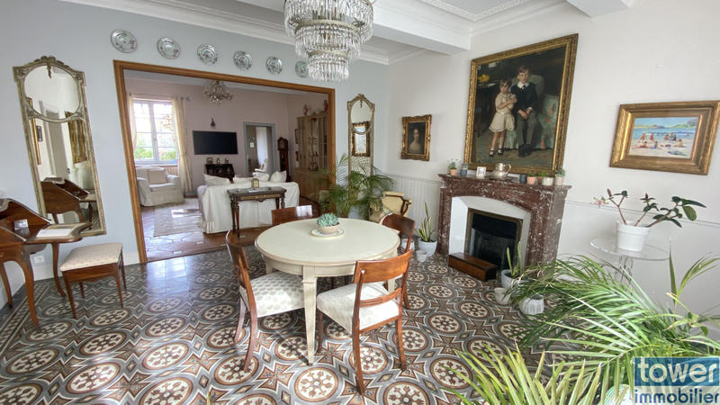 Maison - 239 m² - 6 pièces