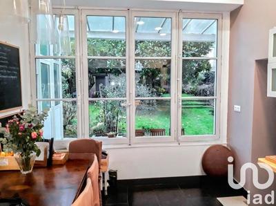 Maison - 325 m² - 10 pièces