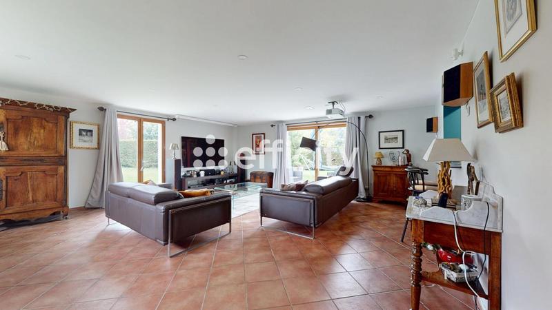 Maison - 210 m² - 8 pièces