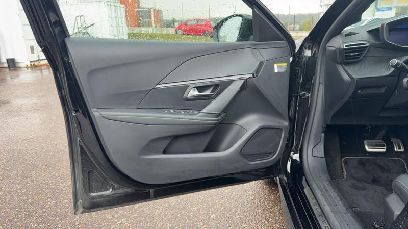 Peugeot E-208 156 115kWh Gt