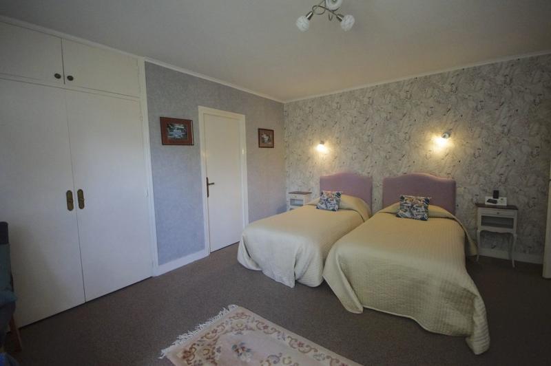 Maison - 302 m² - 13 pièces