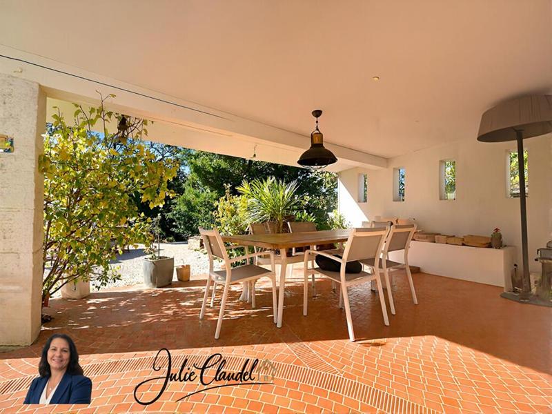 Maison - 274 m² - 9 pièces