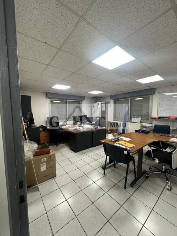 Entrepôt - 1 400 m²