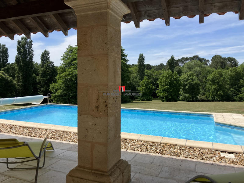 Maison - 228 m² - 6 pièces