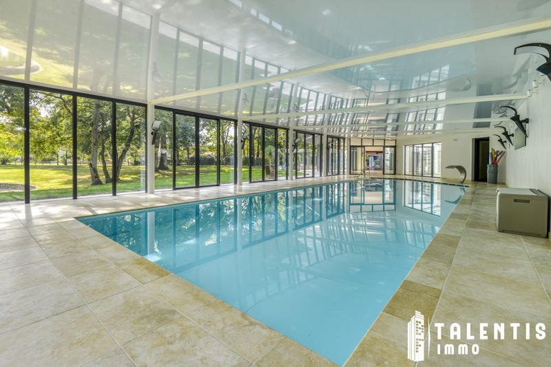 Maison - 342 m² - 12 pièces