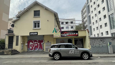 Maison - 246 m² - 8 pièces