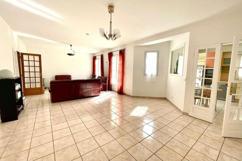 Maison - 280 m² - 9 pièces