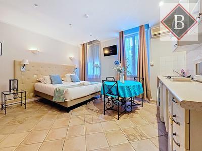 Appartement - 189 m² - 7 pièces