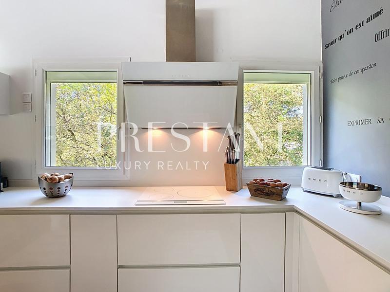 Maison - 260 m² - 10 pièces