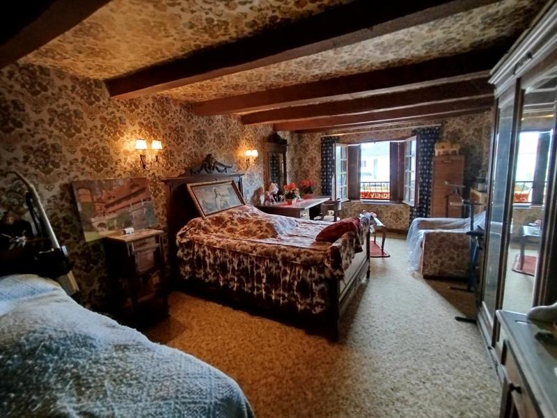 Maison de village - 200 m² - 9 pièces