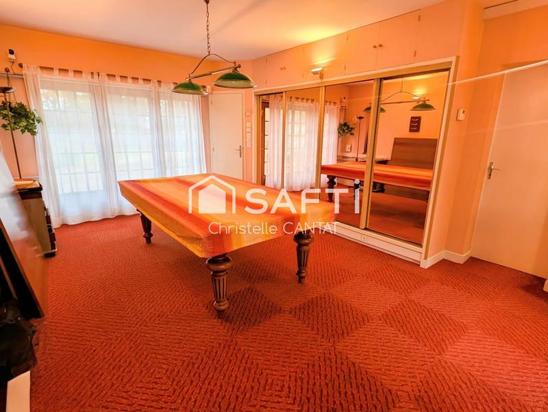 Maison - 263 m² - 7 pièces