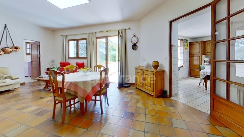 Maison - 235 m² - 8 pièces