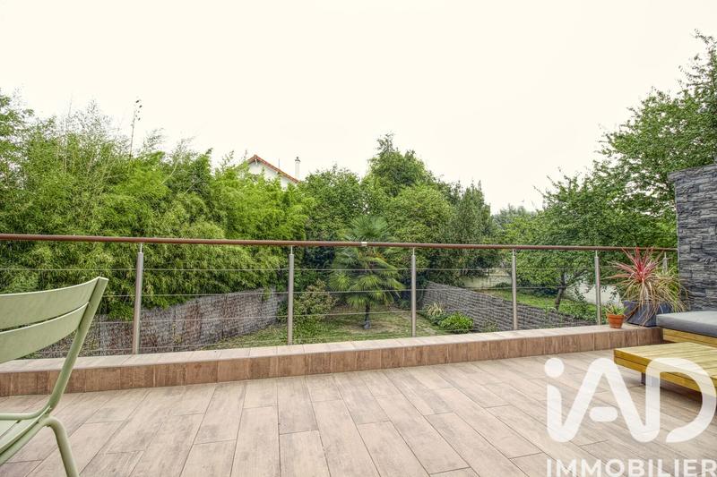 Maison - 232 m² - 9 pièces