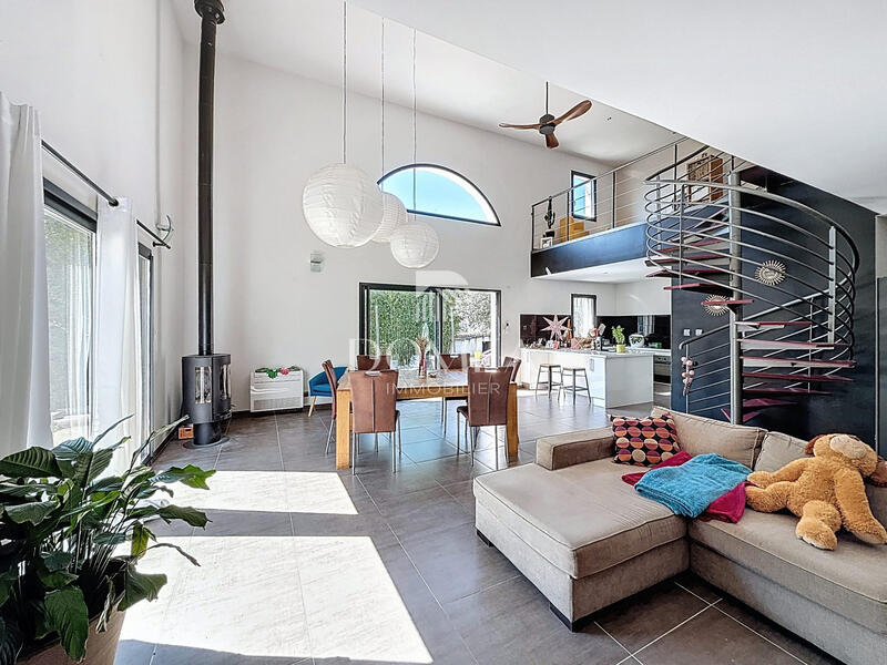 Villa - 182 m² - 6 pièces