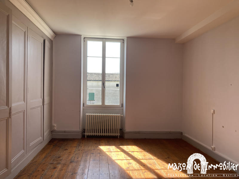 Maison - 220 m² - 5 pièces