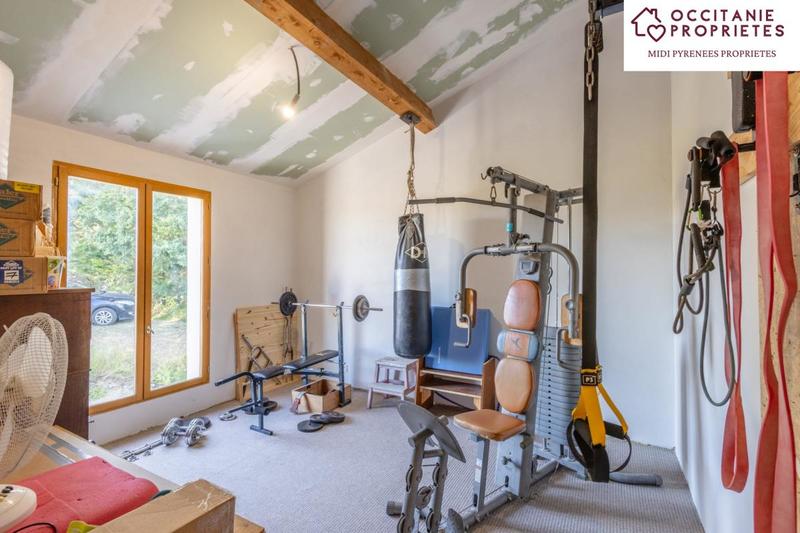 Maison - 258 m² - 9 pièces