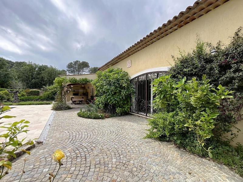 Villa - 469 m² - 9 pièces