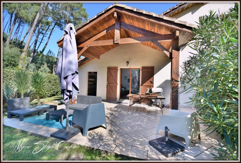 Maison - 225 m² - 10 pièces