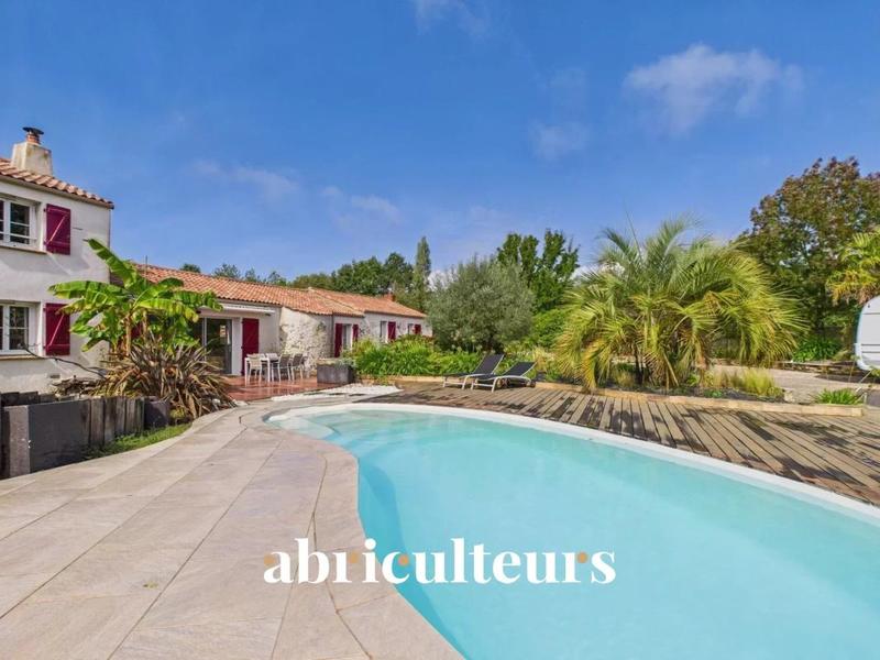 Propriété - 188 m² - 8 pièces