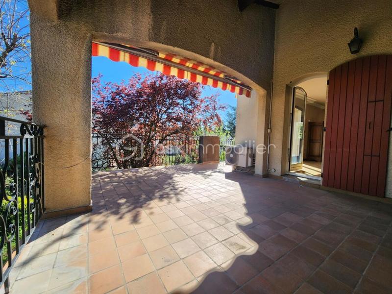 Propriété - 270 m² - 10 pièces