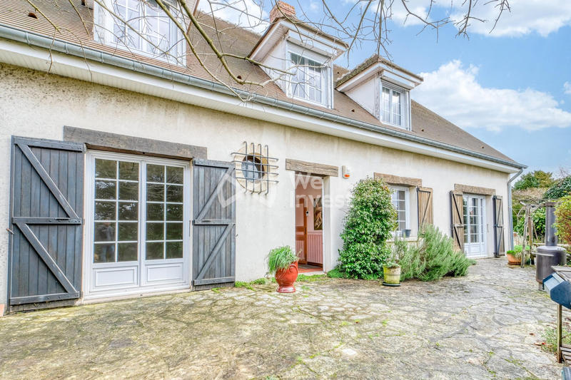 Maison traditionnelle - 270 m² - 10 pièces