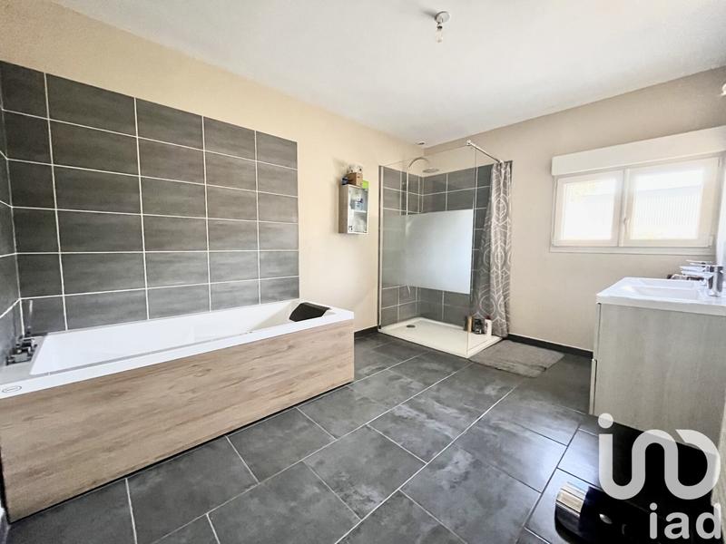 Maison - 222 m² - 7 pièces