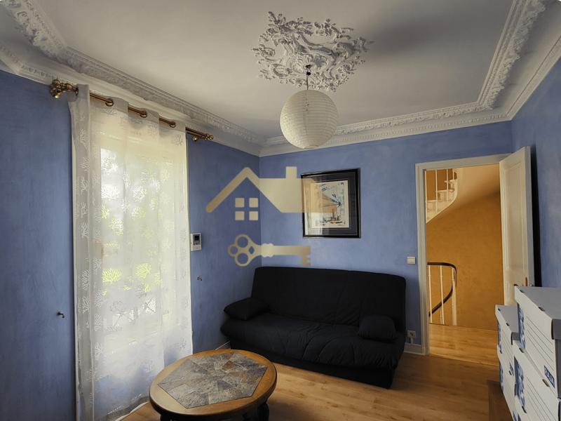 Maison - 260 m² - 7 pièces