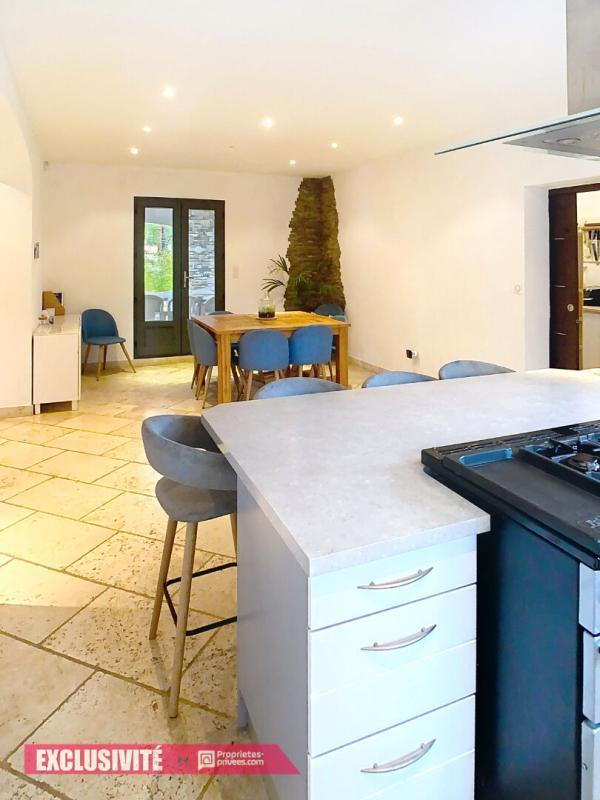 Maison - 200 m² - 6 pièces