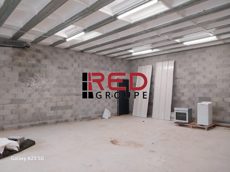 Entrepôt - 230 m²
