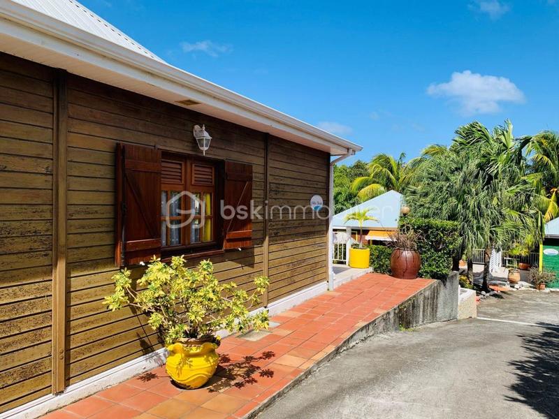 Propriété - 303 m² - 13 pièces